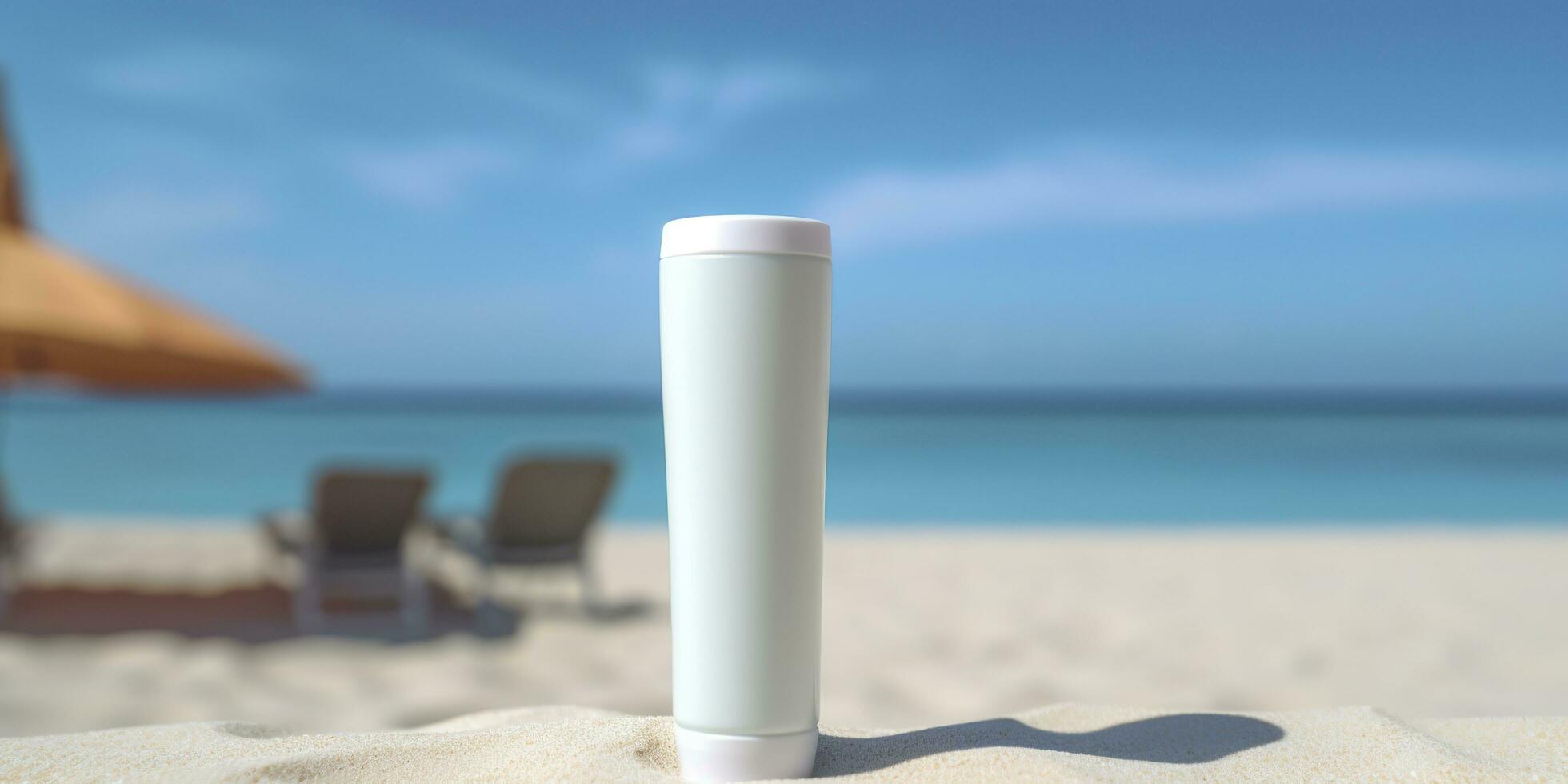 em branco esvaziar branco plástico tubo. protetor solar loção em uma arenoso praia, verão composição com oculos de sol, azul mar Como fundo, cópia de espaço. verão período de férias e pele Cuidado conceito, ai generativo foto