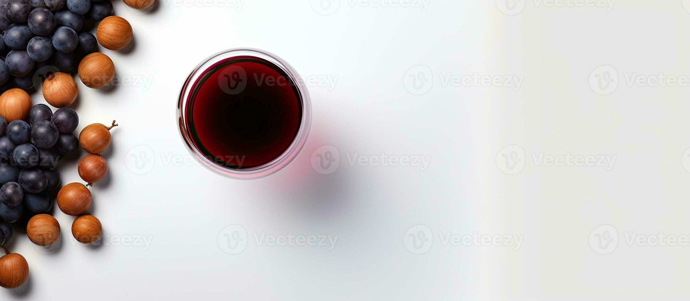 foto do uma vidro do vermelho vinho com uvas e nozes com cópia de espaço