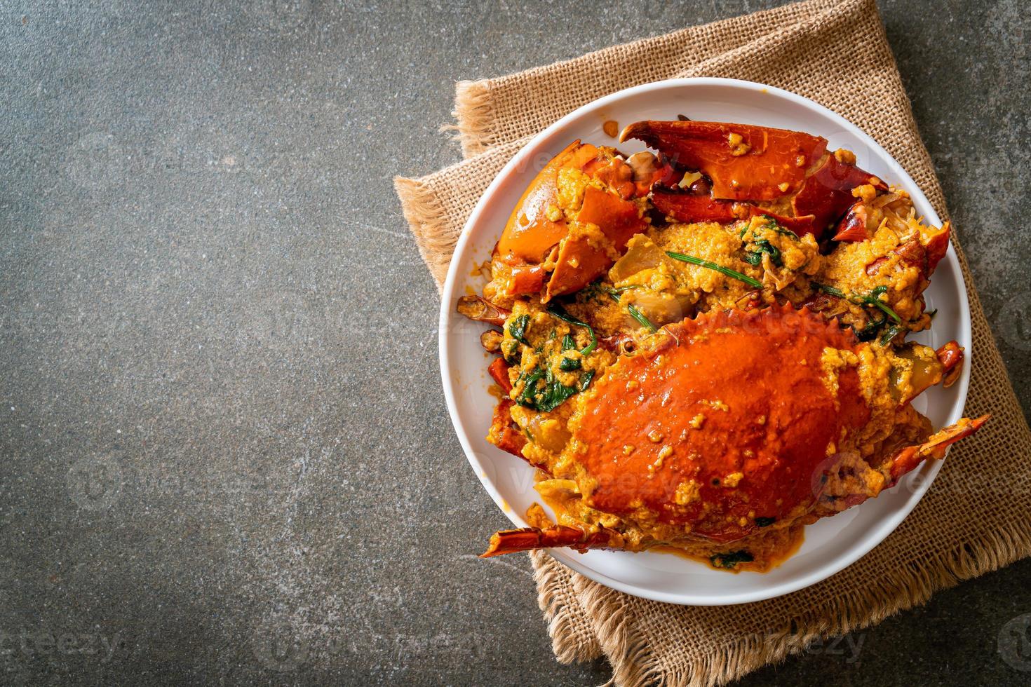 mexa caranguejo frito com curry em pó foto