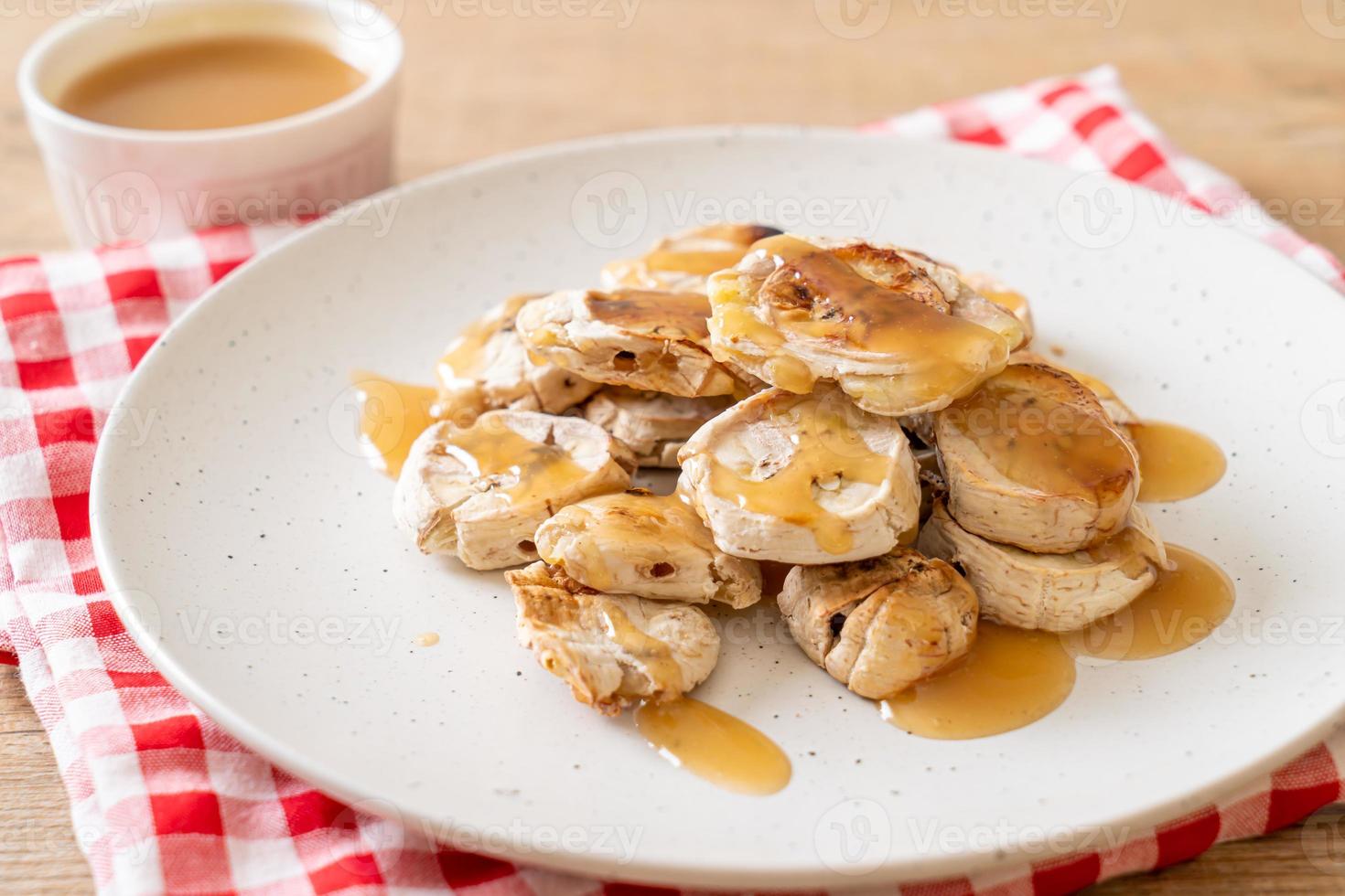 banana grelhada com molho de caramelo foto