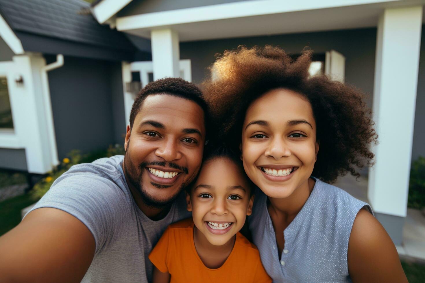 família feliz em casa foto