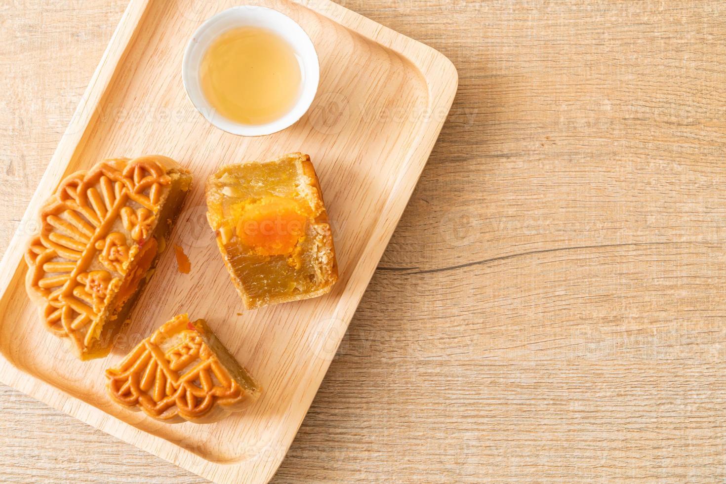 Bolo chinês da lua com sabor durian e gema foto