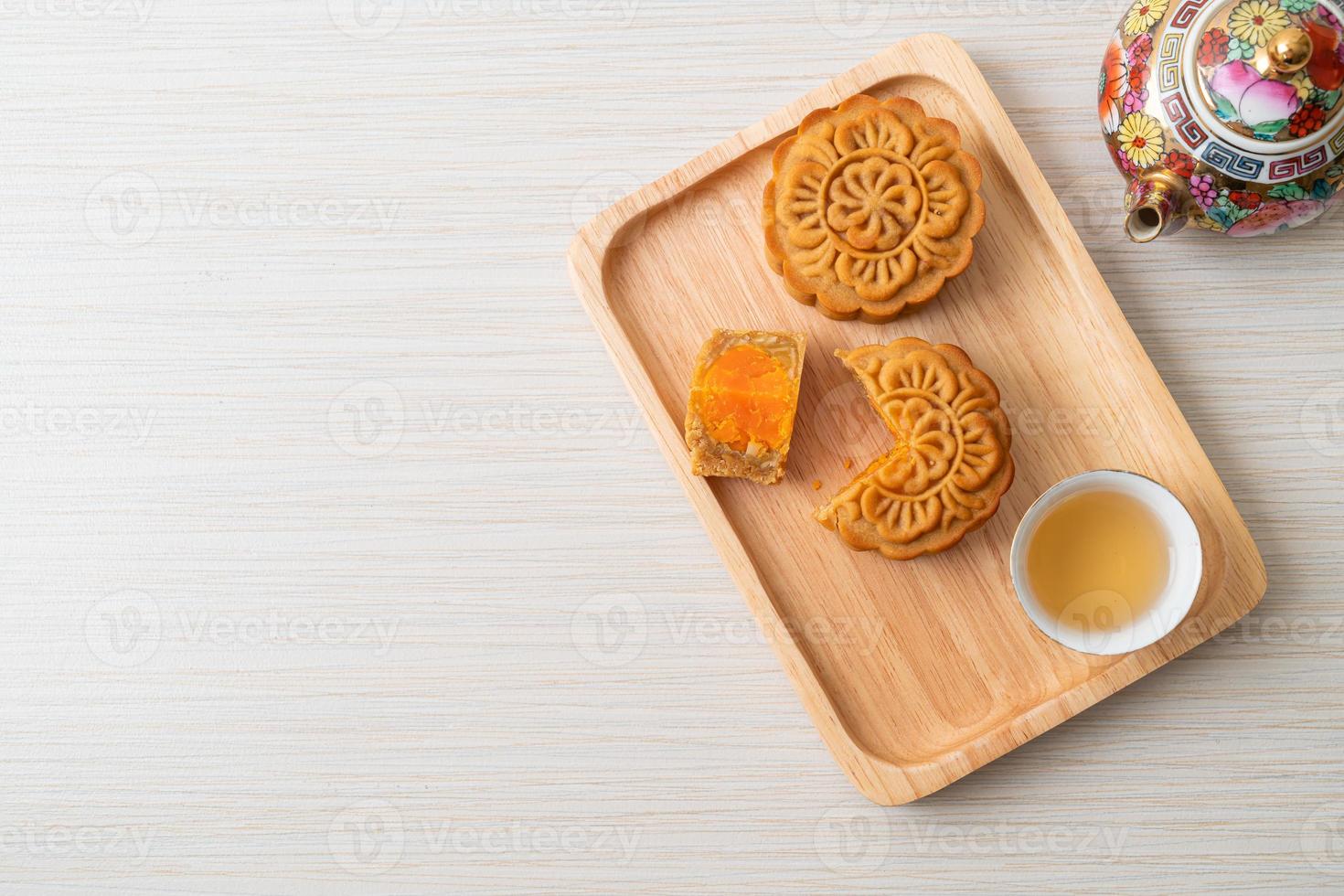 Bolo chinês da lua com sabor durian e gema foto