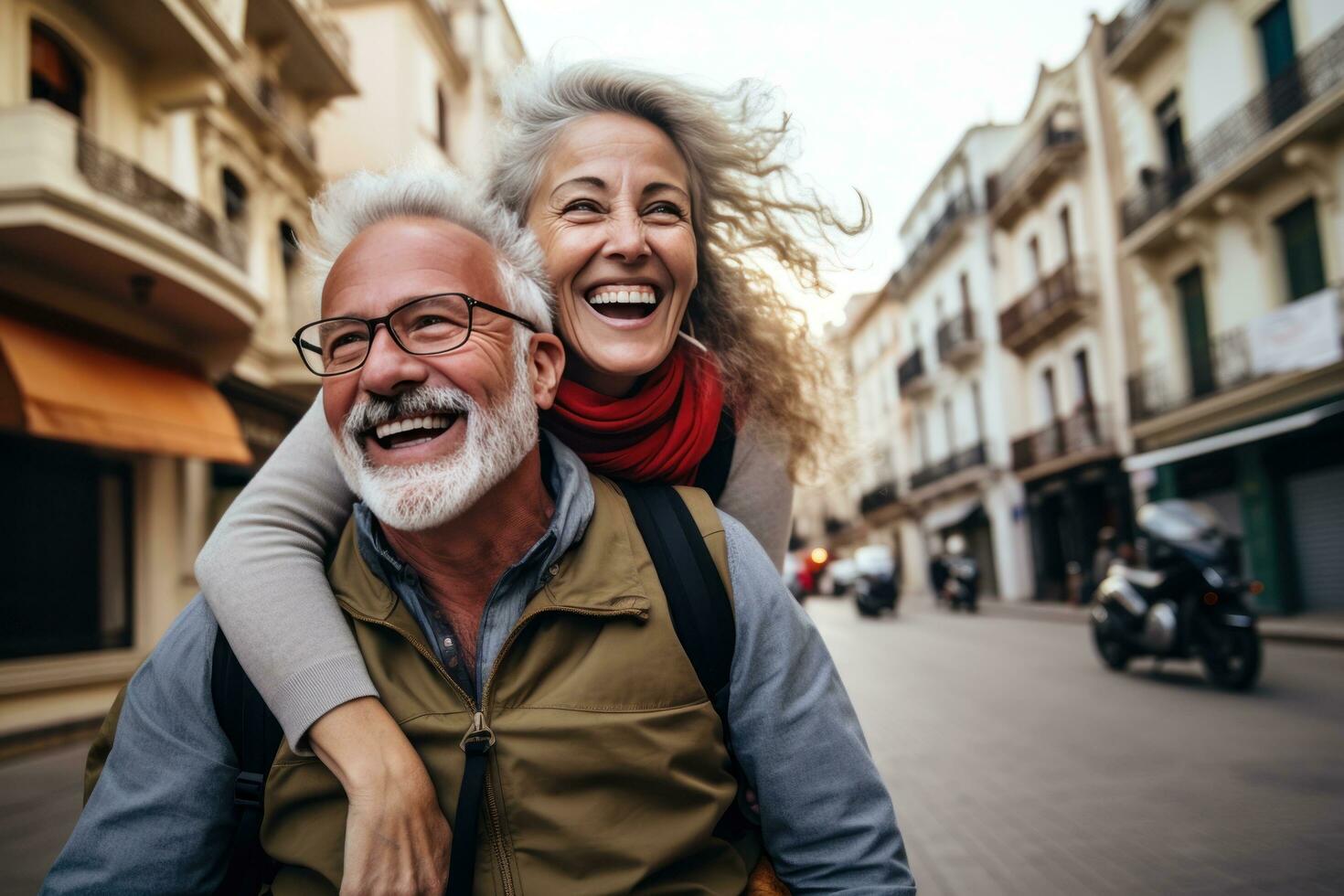 feliz mais velho casal dentro a rua foto