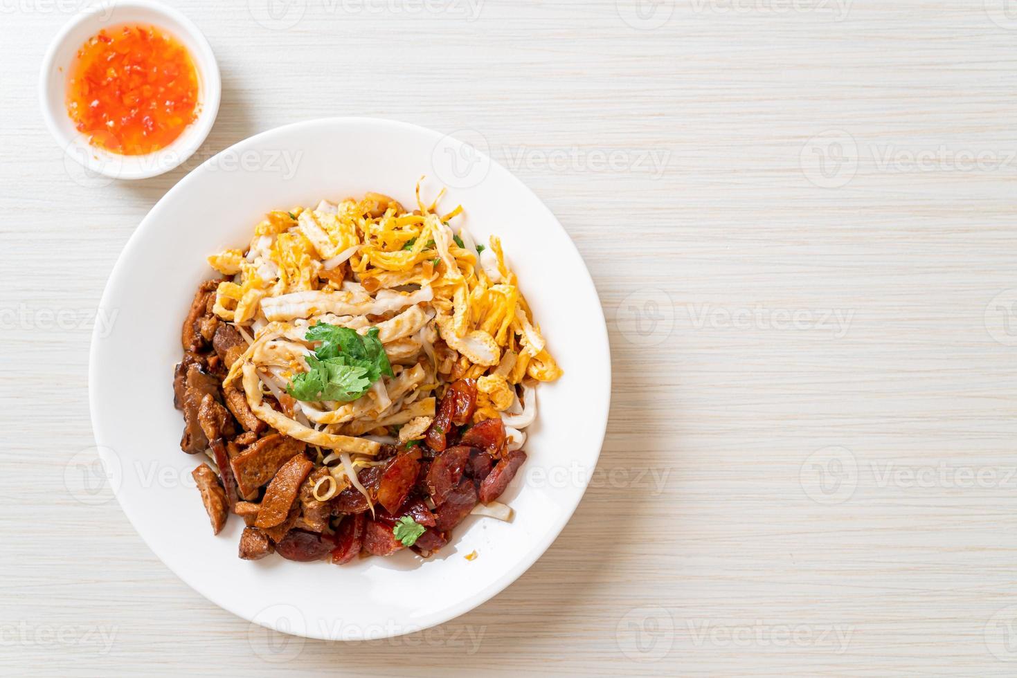 macarrão chinês de peixe cozido no vapor foto