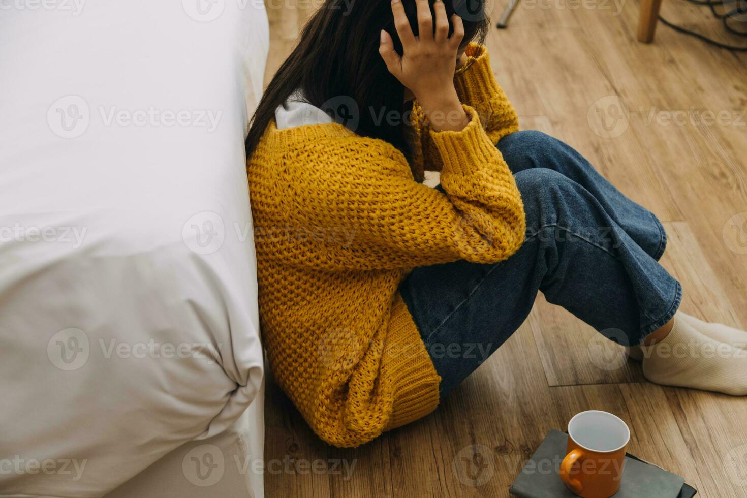 triste sério doença mulher.deprimida emoção pânico ataques sozinho doente pessoas medo estressante chorando.pare abusando doméstico violência, ajuda pessoa com saúde ansiedade,pensamento mau frustrado Exausta foto