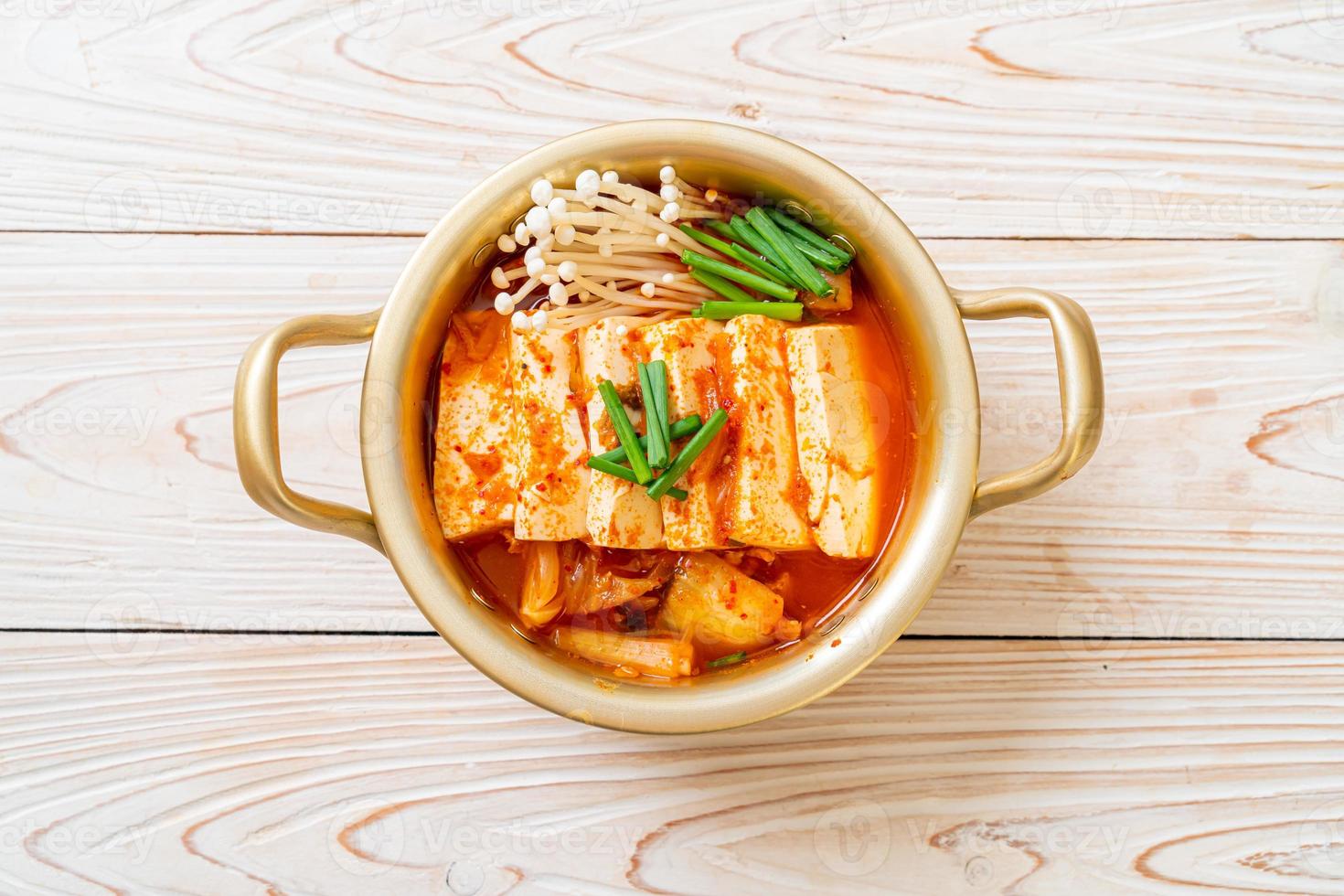 sopa kimchi com tofu macio ou guisado kimchi coreano foto