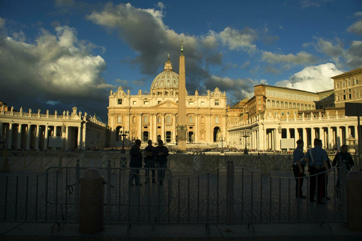 a basílica do st. Peter às alvorecer foto