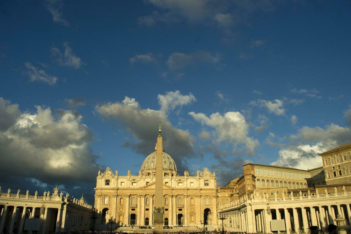 a basílica do st. Peter às alvorecer foto