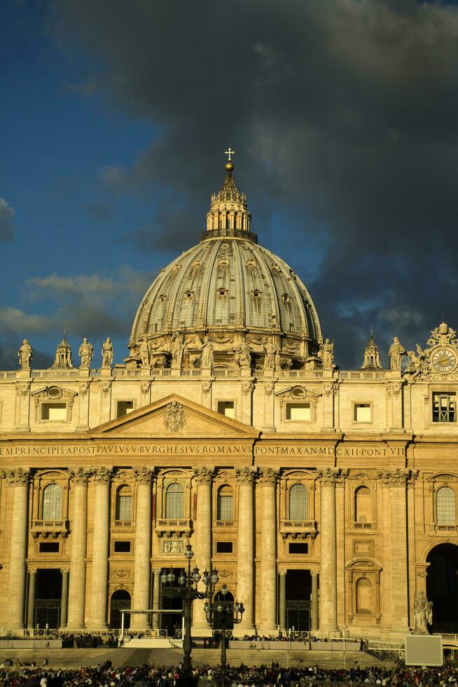 a basílica do st. Peter às alvorecer foto