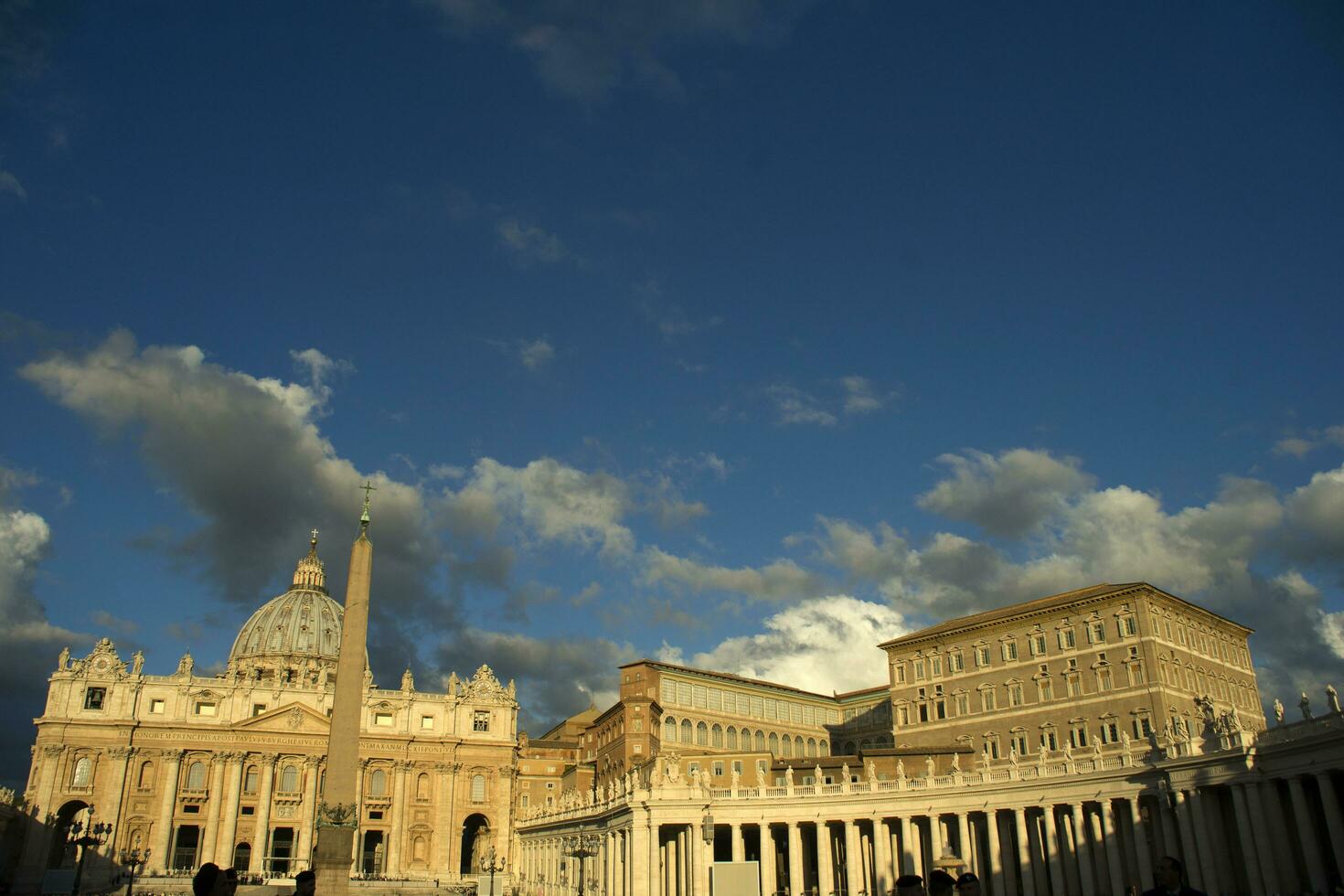 a basílica do st. Peter às alvorecer foto