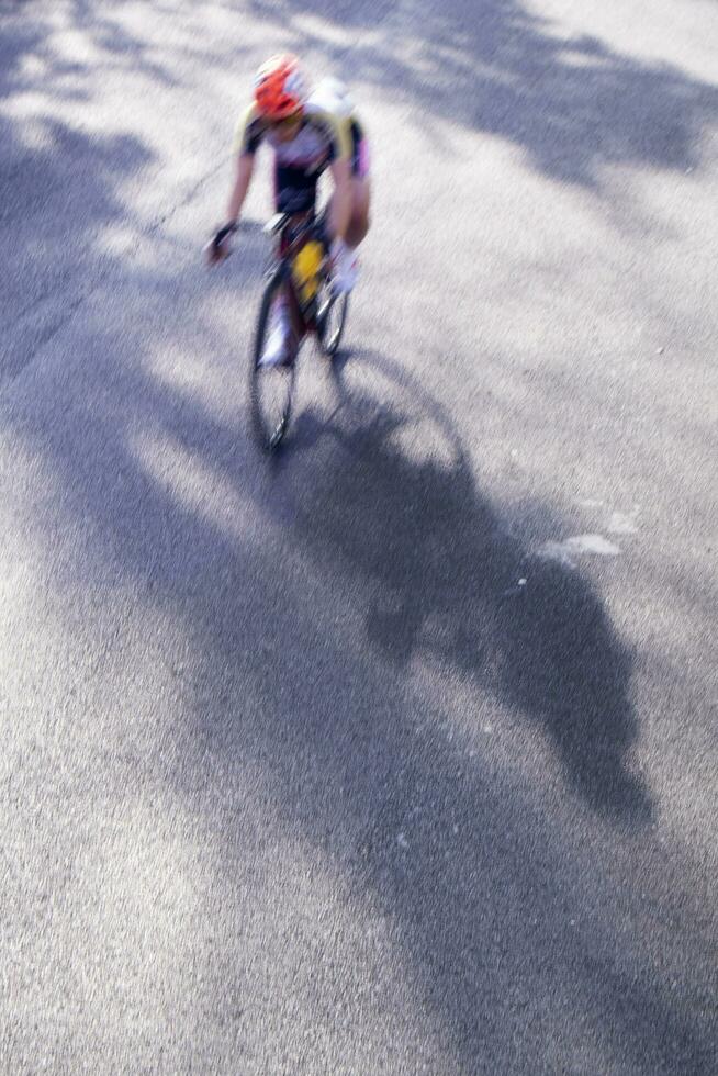 a açao durante uma ciclismo raça foto