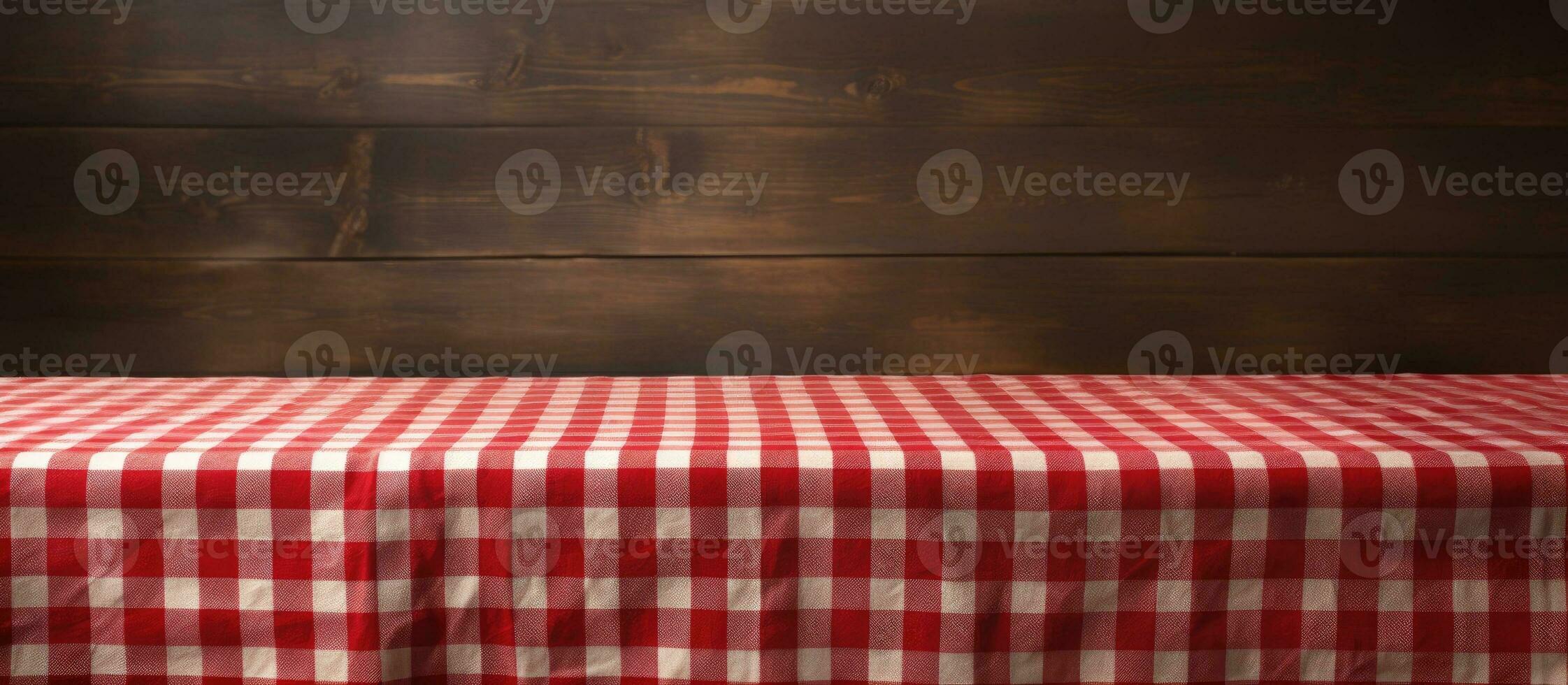 uma branco, velho, vintage de madeira mesa é adornado com uma vermelho xadrez toalha de mesa. foto