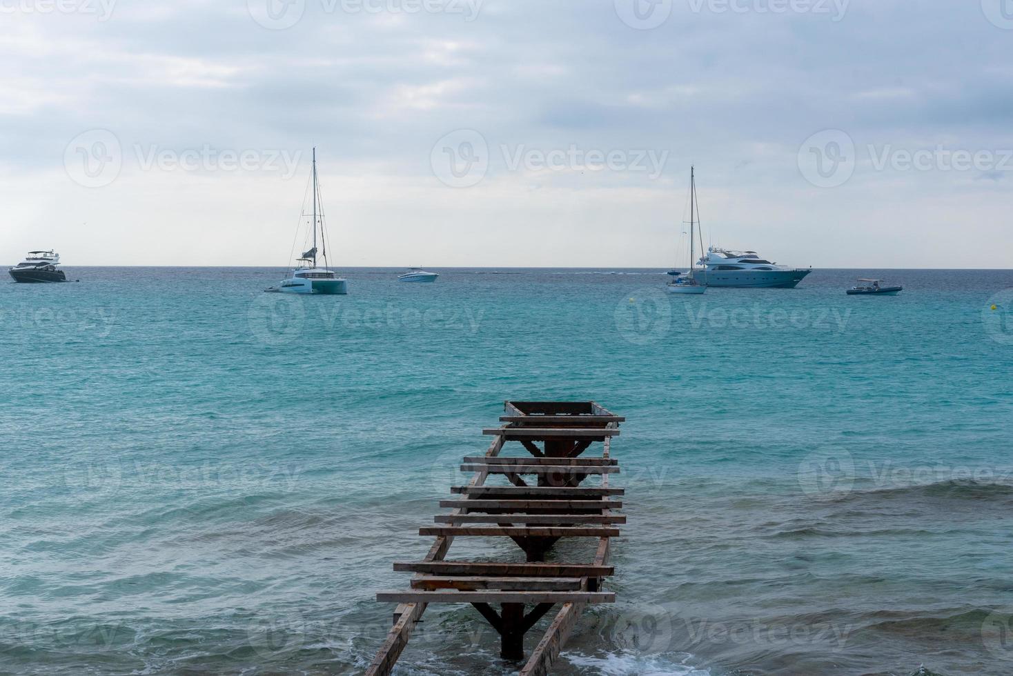 praia de illetes na ilha de formentera, na espanha, feita em longa exposição. foto