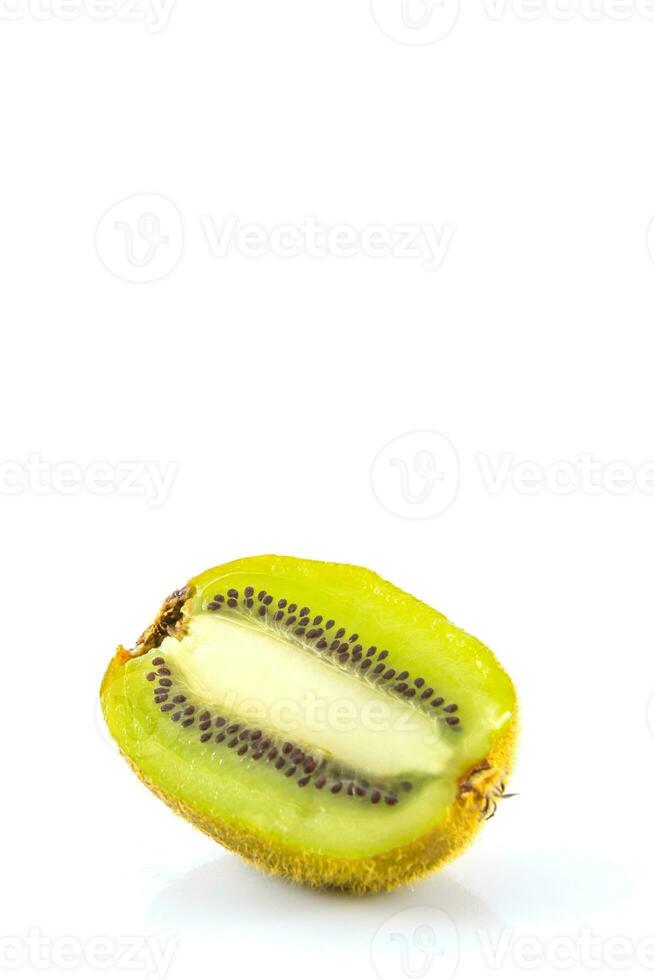 kiwi fruta em branco fundo foto