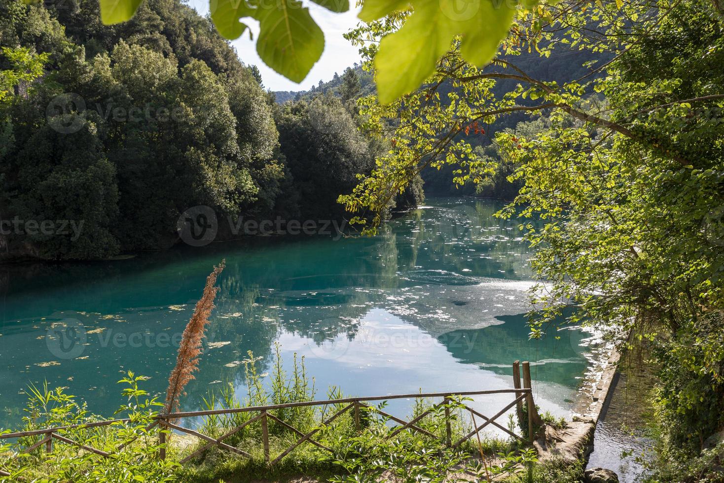 Narni Stifone lugar paradisíaco com água azul foto