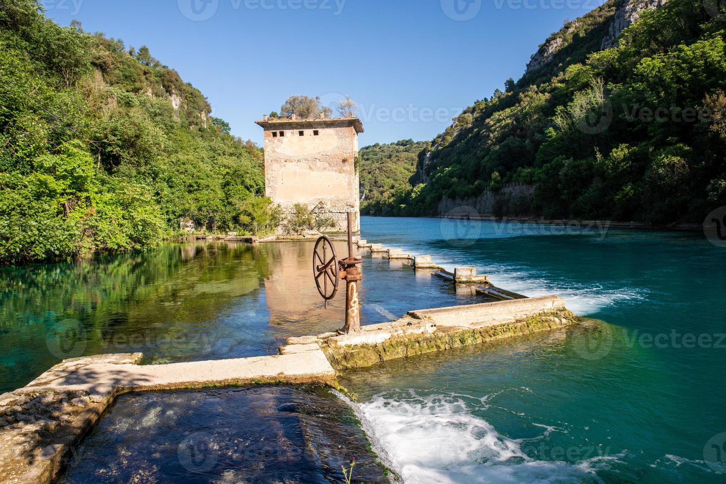 toupeira do país de stifone de água azul foto