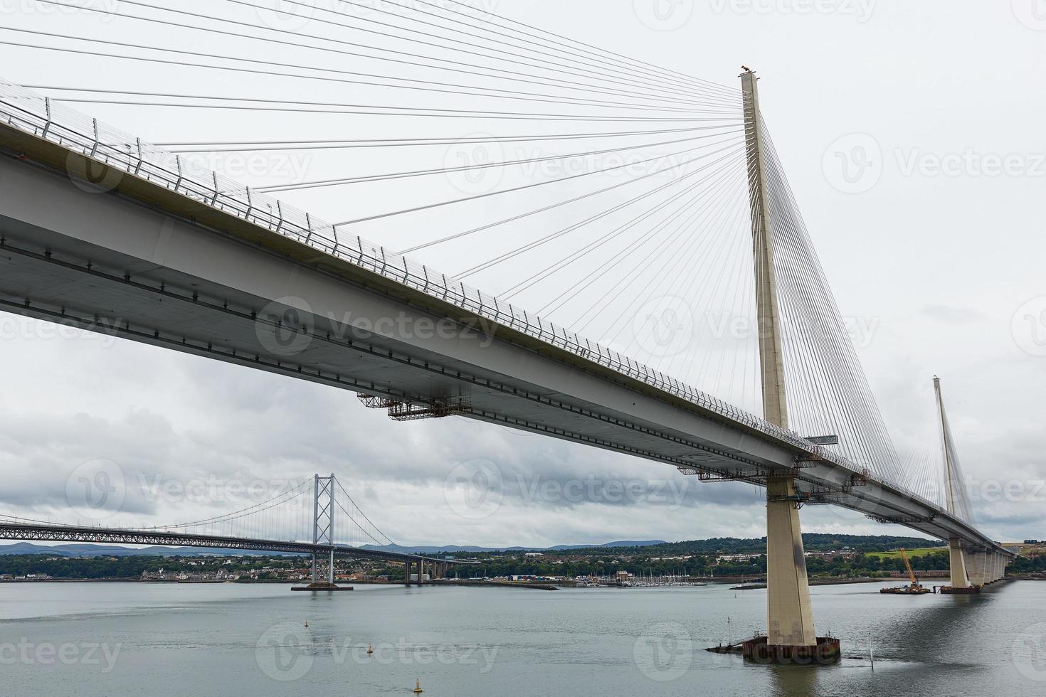 a nova ponte queensferry crossing em edimburgo, escócia foto