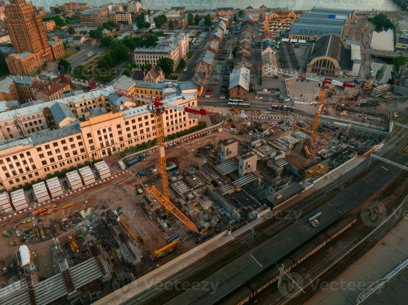 construção trilho Báltica projeto dentro a centro do riga. foto