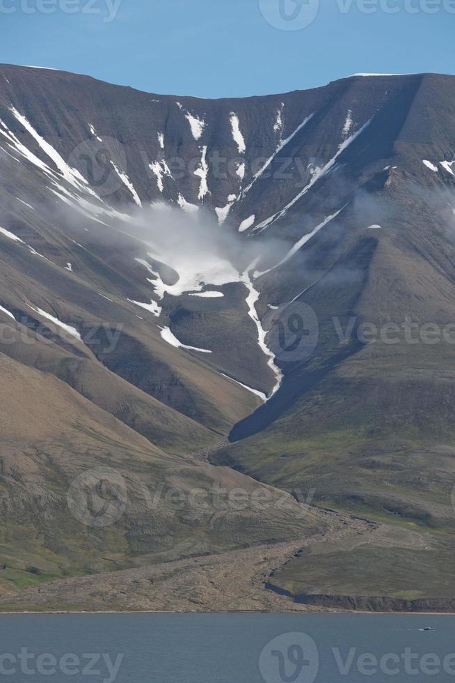 paisagem perto de longyearbyen, spitsbergen, noruega foto