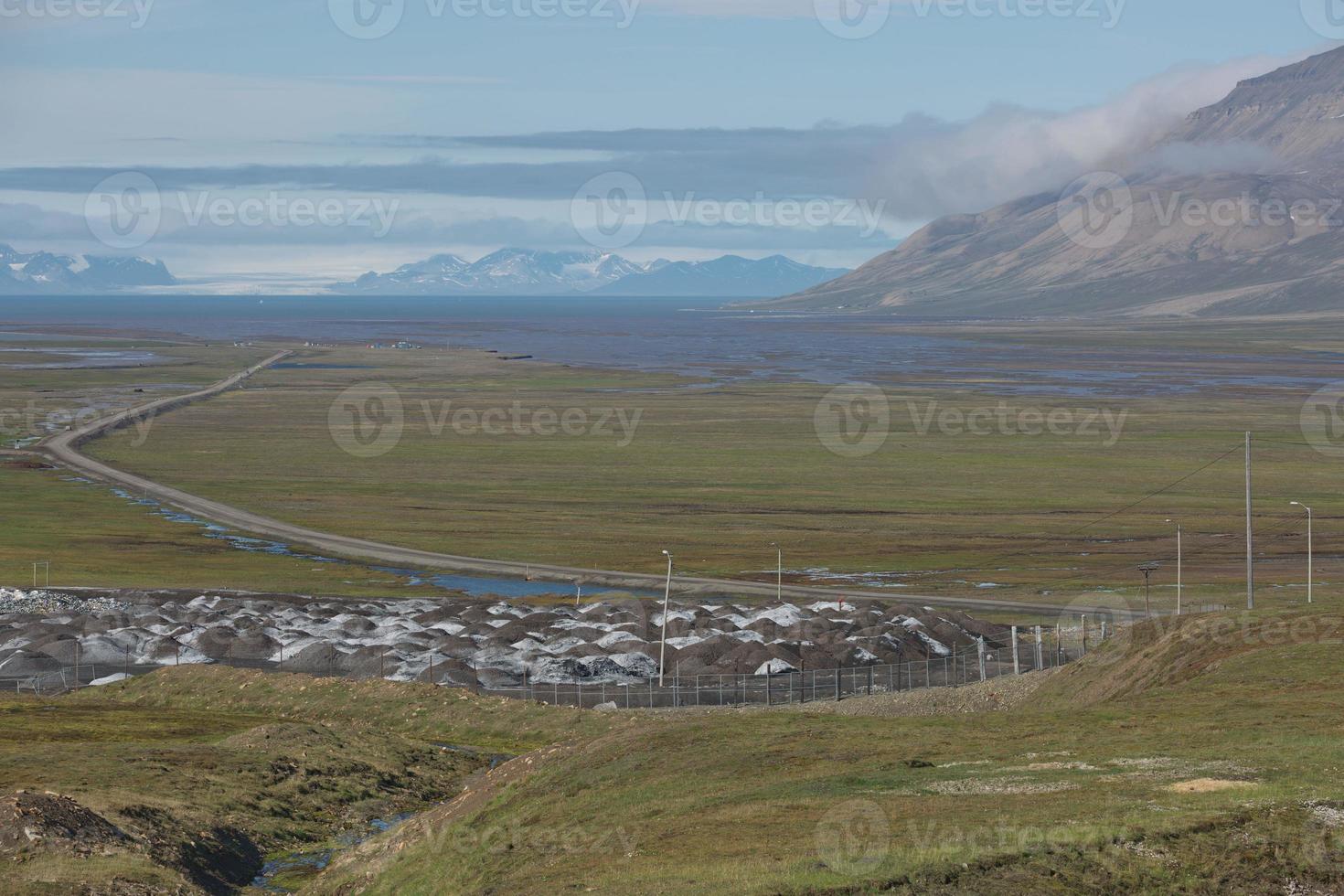 paisagem perto de longyearbyen, spitsbergen, noruega foto