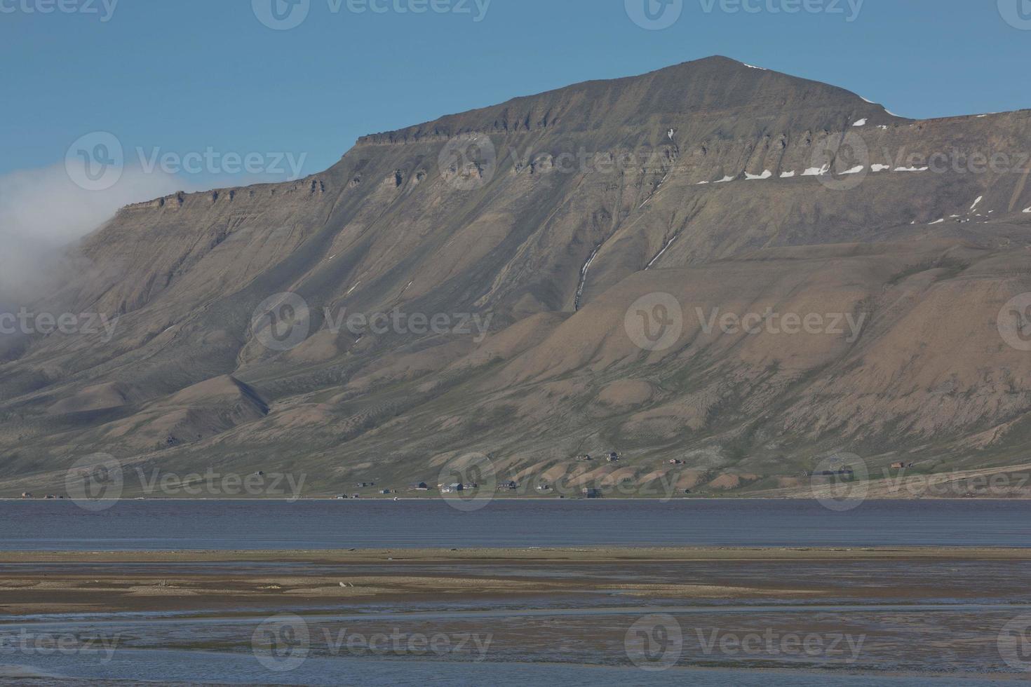 paisagem perto de longyearbyen, spitsbergen, noruega foto