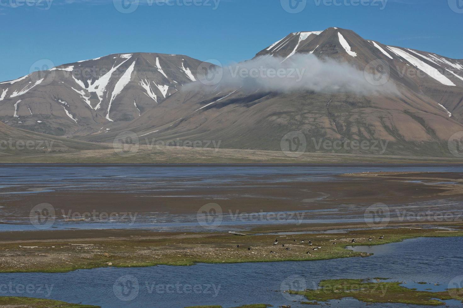 paisagem perto de longyearbyen, spitsbergen, noruega foto