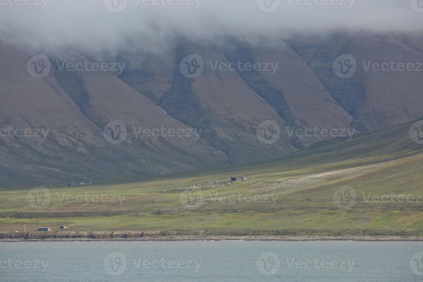 paisagem perto de longyearbyen, spitsbergen, noruega foto