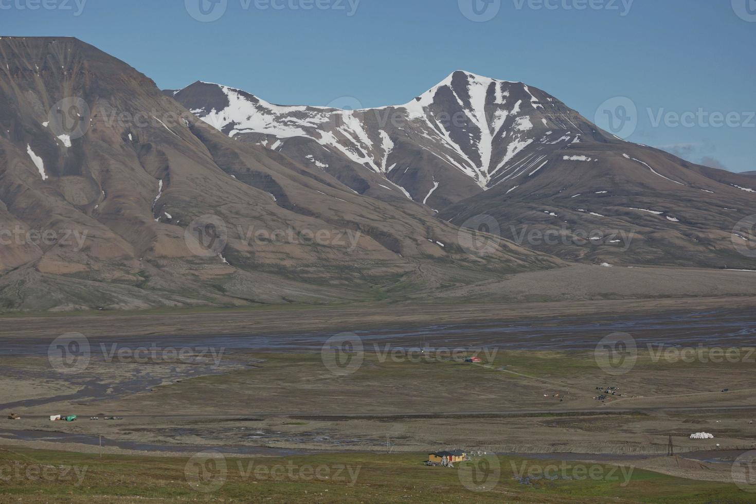 paisagem perto de longyearbyen, spitsbergen, noruega foto