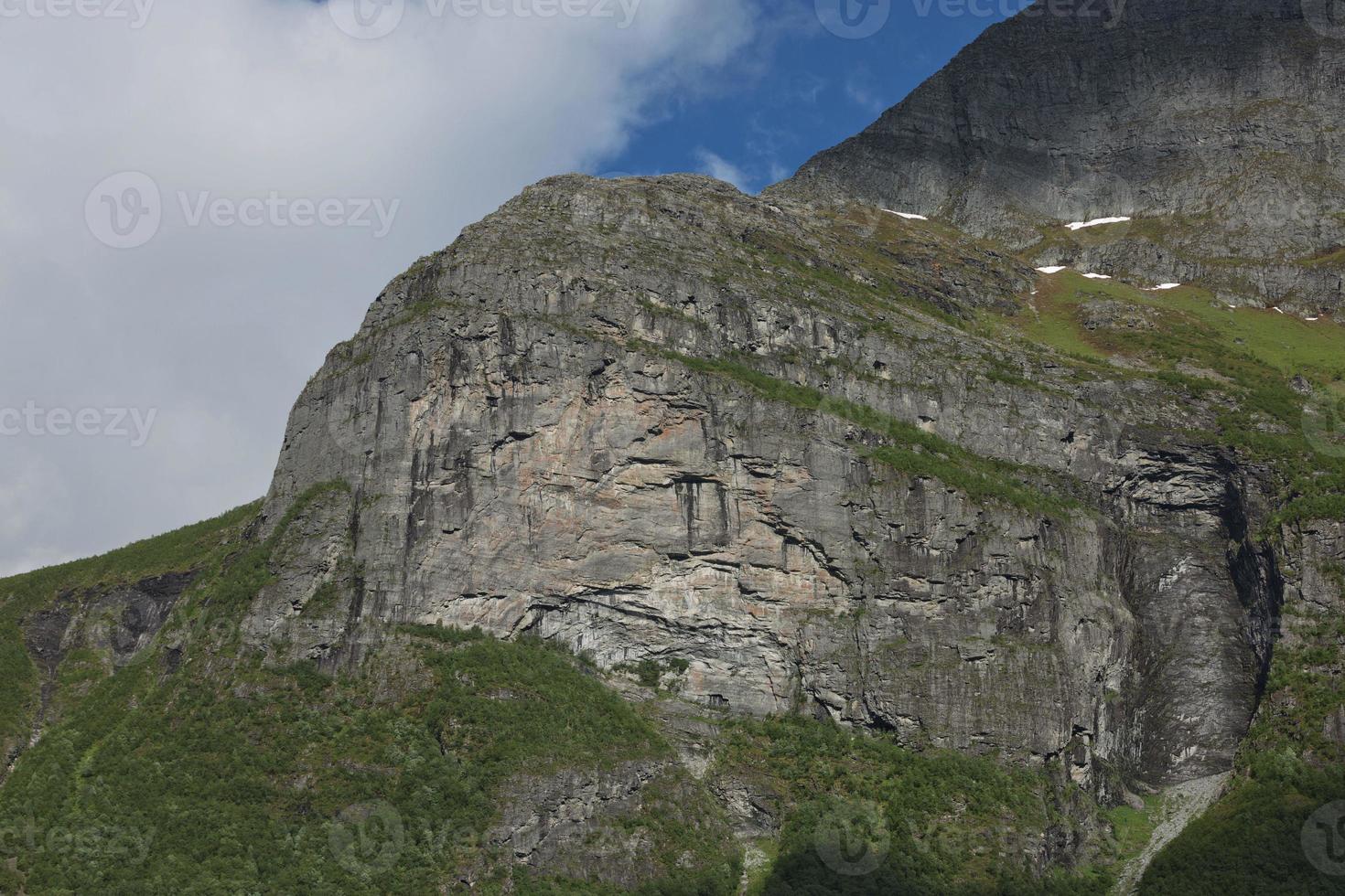 paisagem no fiorde de geiranger na noruega foto