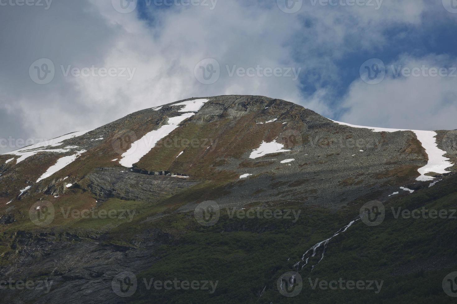 paisagem no fiorde de geiranger na noruega foto