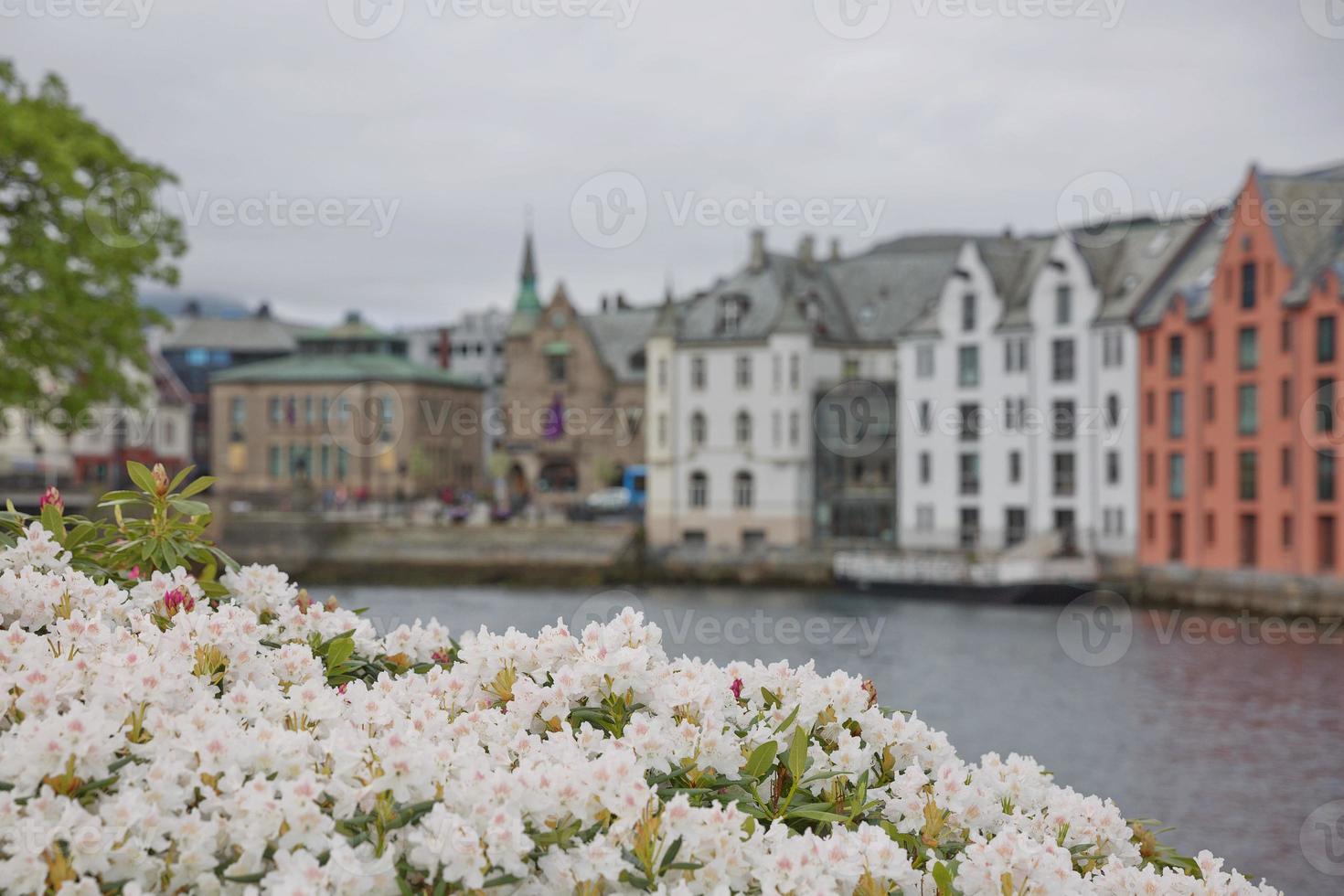 vista de alesund na noruega foto