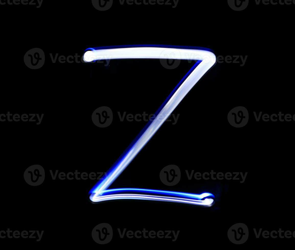 z zulu alfabeto mão escrevendo azul luz sobre Preto fundo. foto