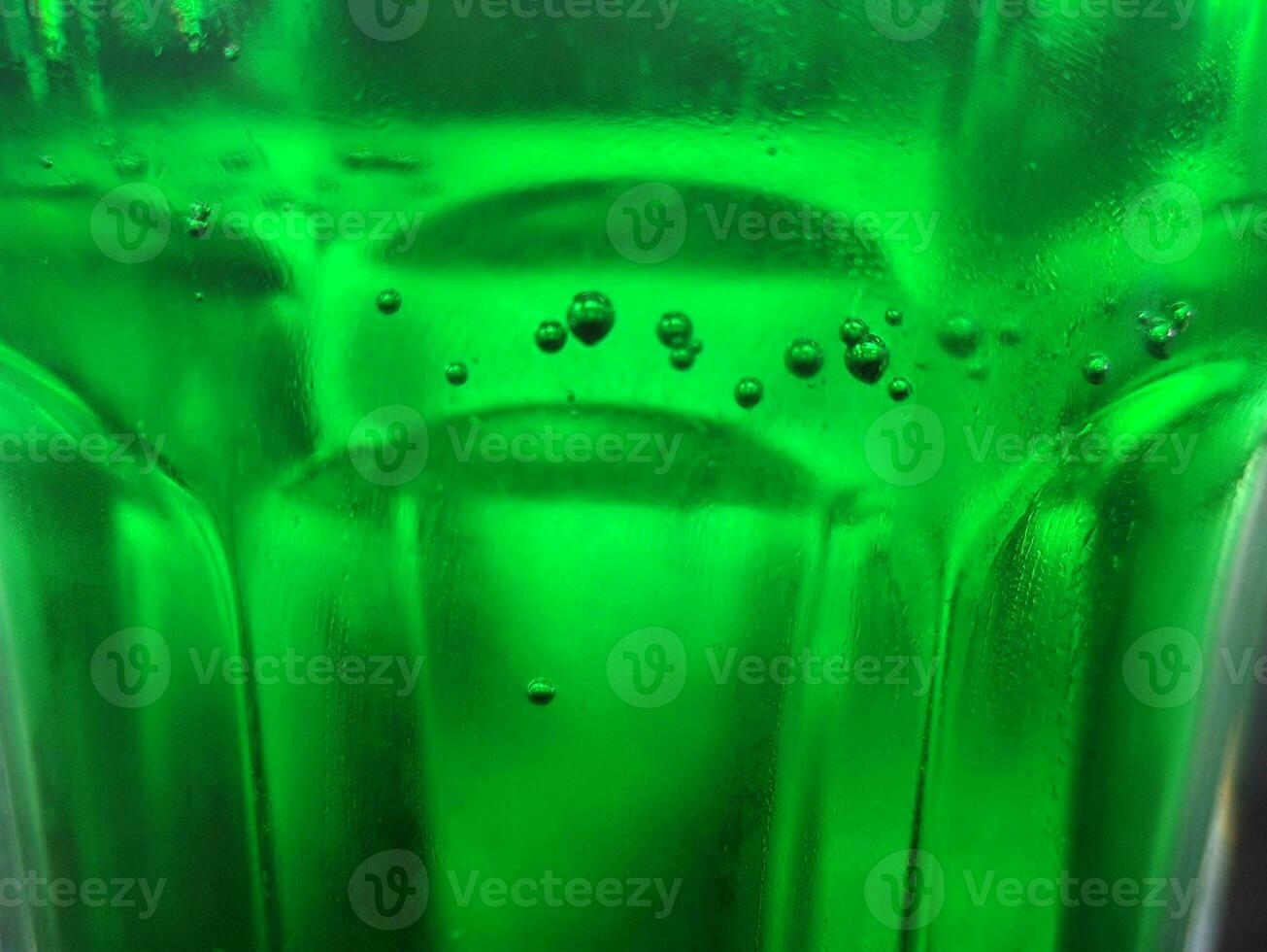 verde vidro abstrato fundo, fechar Visão foto