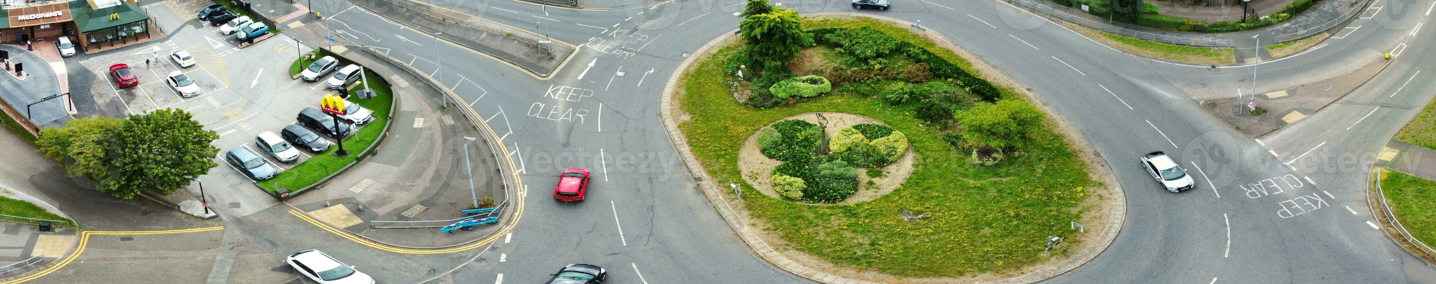 Alto ângulo Visão do ocidental luton cidade e residencial distrito. aéreo Visão do capturado com drones Câmera em 30 julho, 2023. Inglaterra, Reino Unido foto