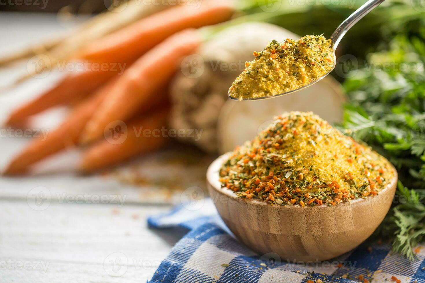 tempero especiarias condimento vegeta a partir de desidratado cenoura salsinha salsão Parsnips e sal com ou sem glutamato foto