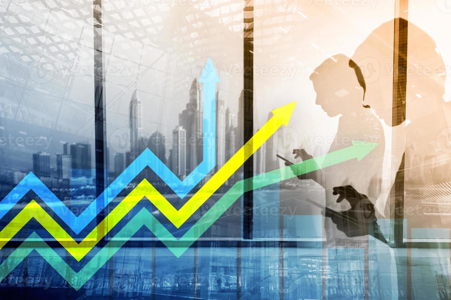 gráfico de setas de crescimento financeiro. investimento e conceito de negociação. foto