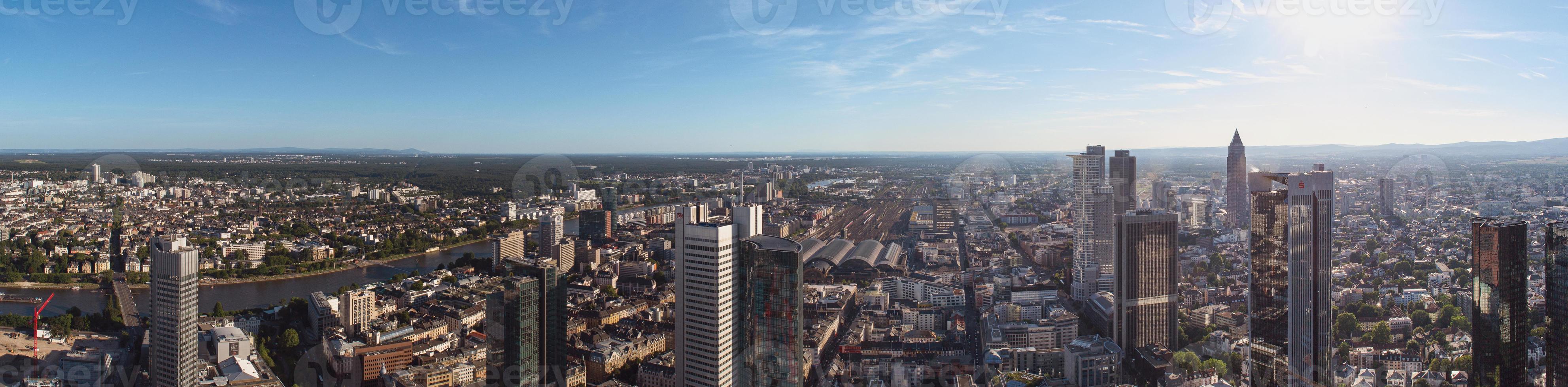 frankfurt am main skyline, alemanha, europa, o centro financeiro do país. foto