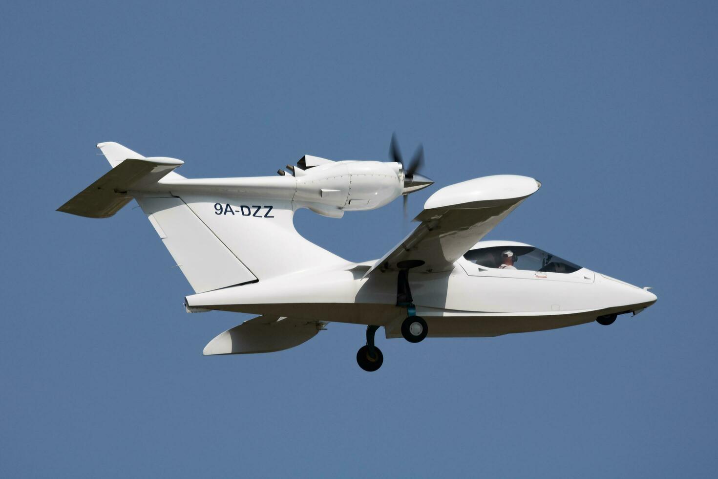 comercial avião às aeroporto e aeródromo. pequeno e esporte aeronaves. geral aviação indústria. vip transporte. Civil Utilitário transporte. mosca e vôo. foto