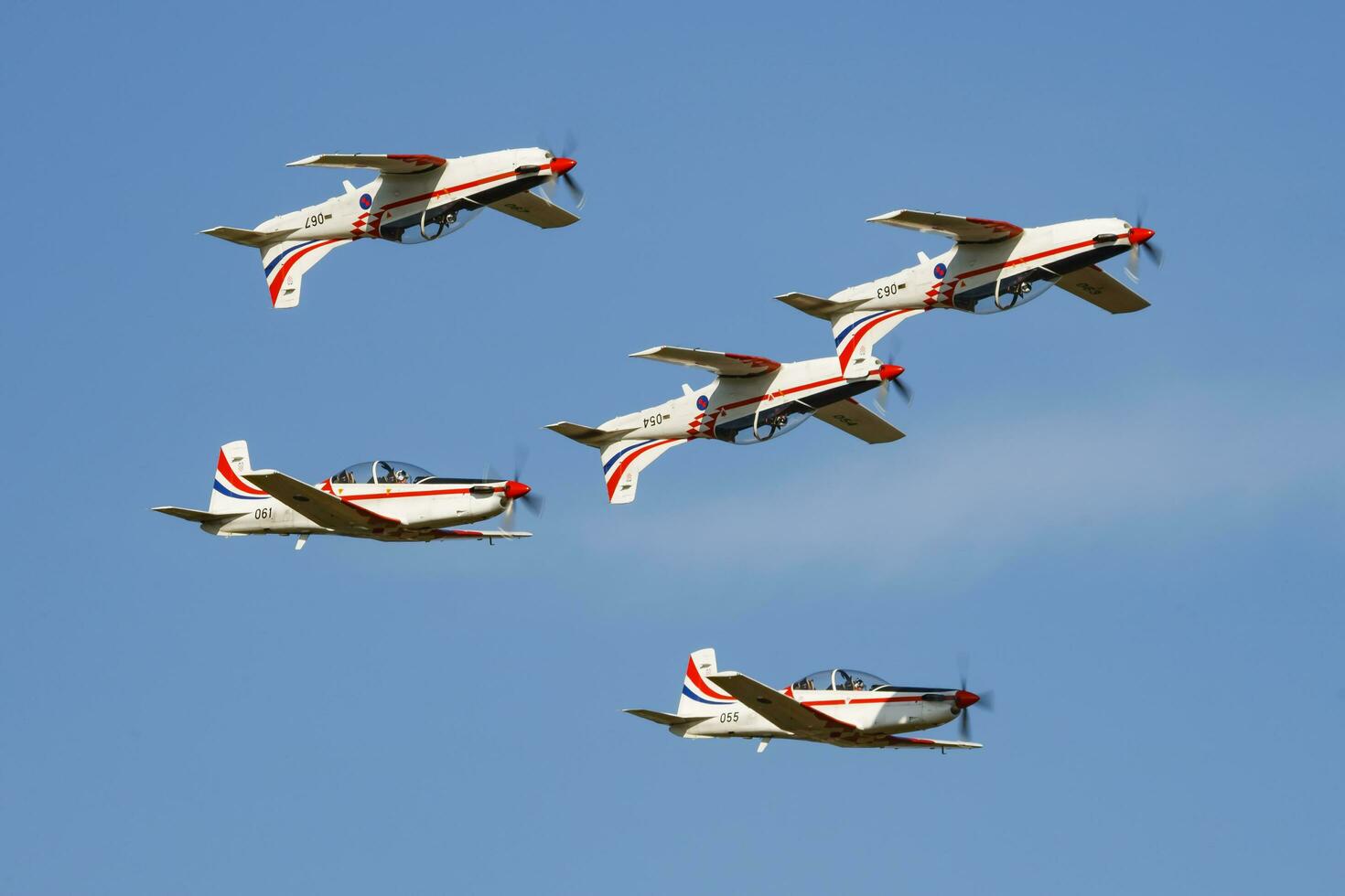 militares treinador avião às ar base. ar força voar treinamento. aviação e aeronaves. acrobático. militares indústria. mosca e vôo. foto