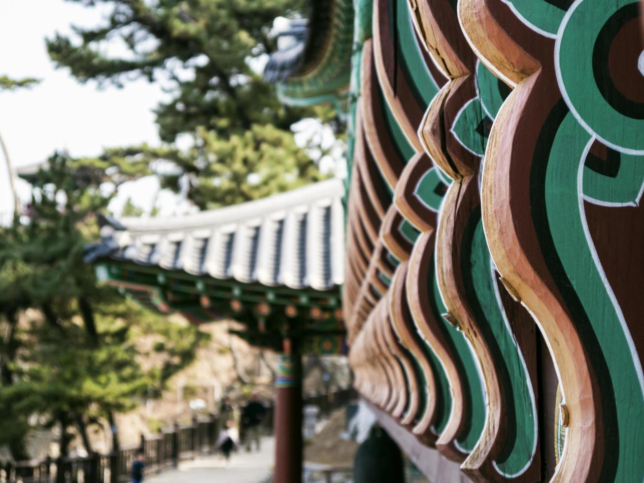 telhado do templo naksansa, coreia do sul foto