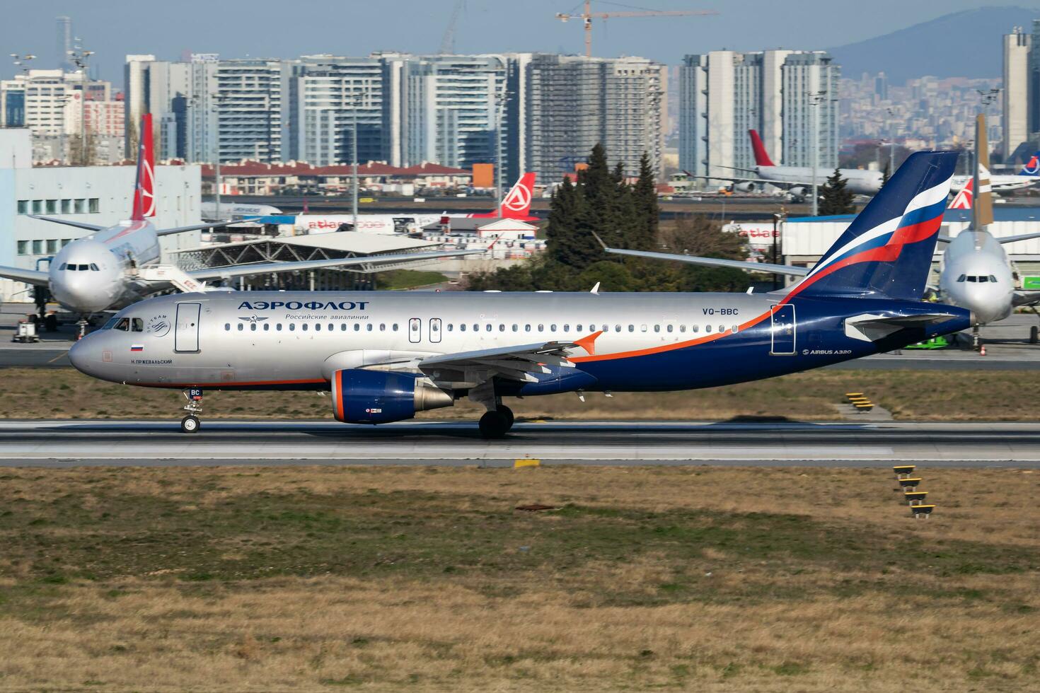 aeroflot airbus A320 vq-bbc passageiro avião saída às Istambul Ataturk aeroporto foto