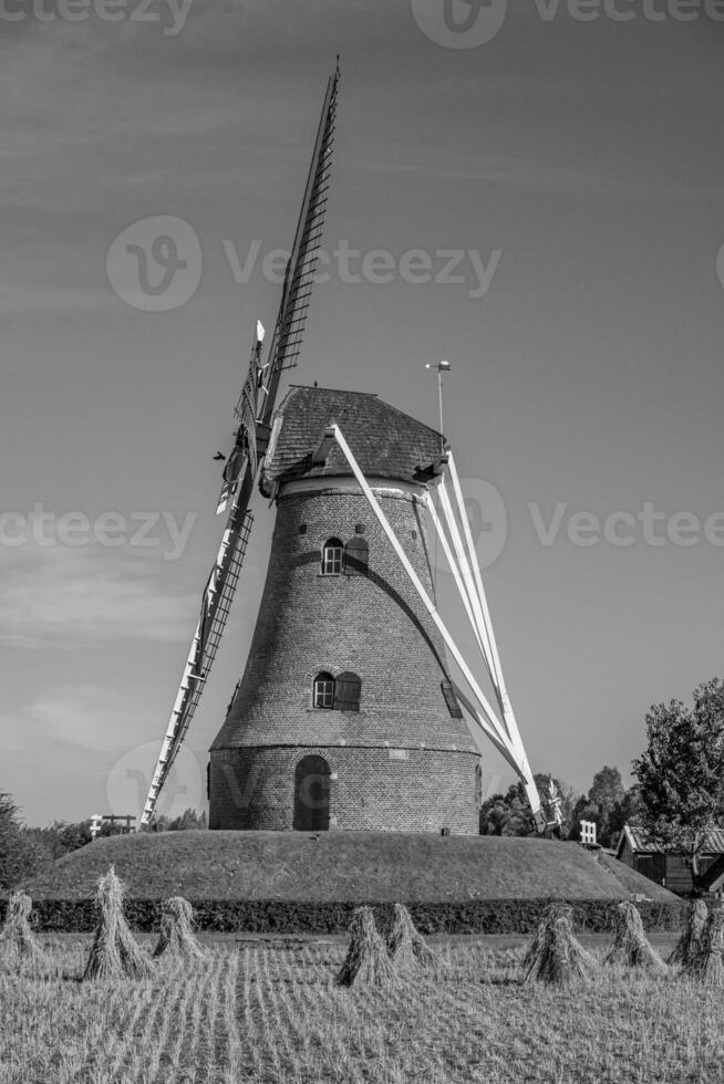 moinho de vento na holanda foto