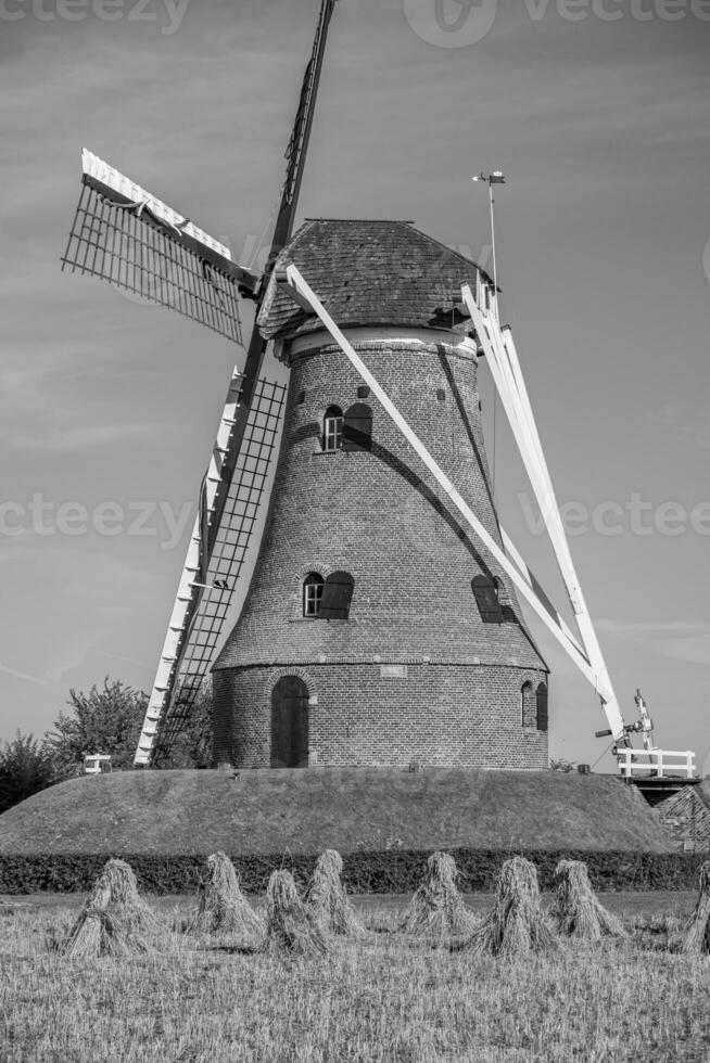 moinho de vento na holanda foto