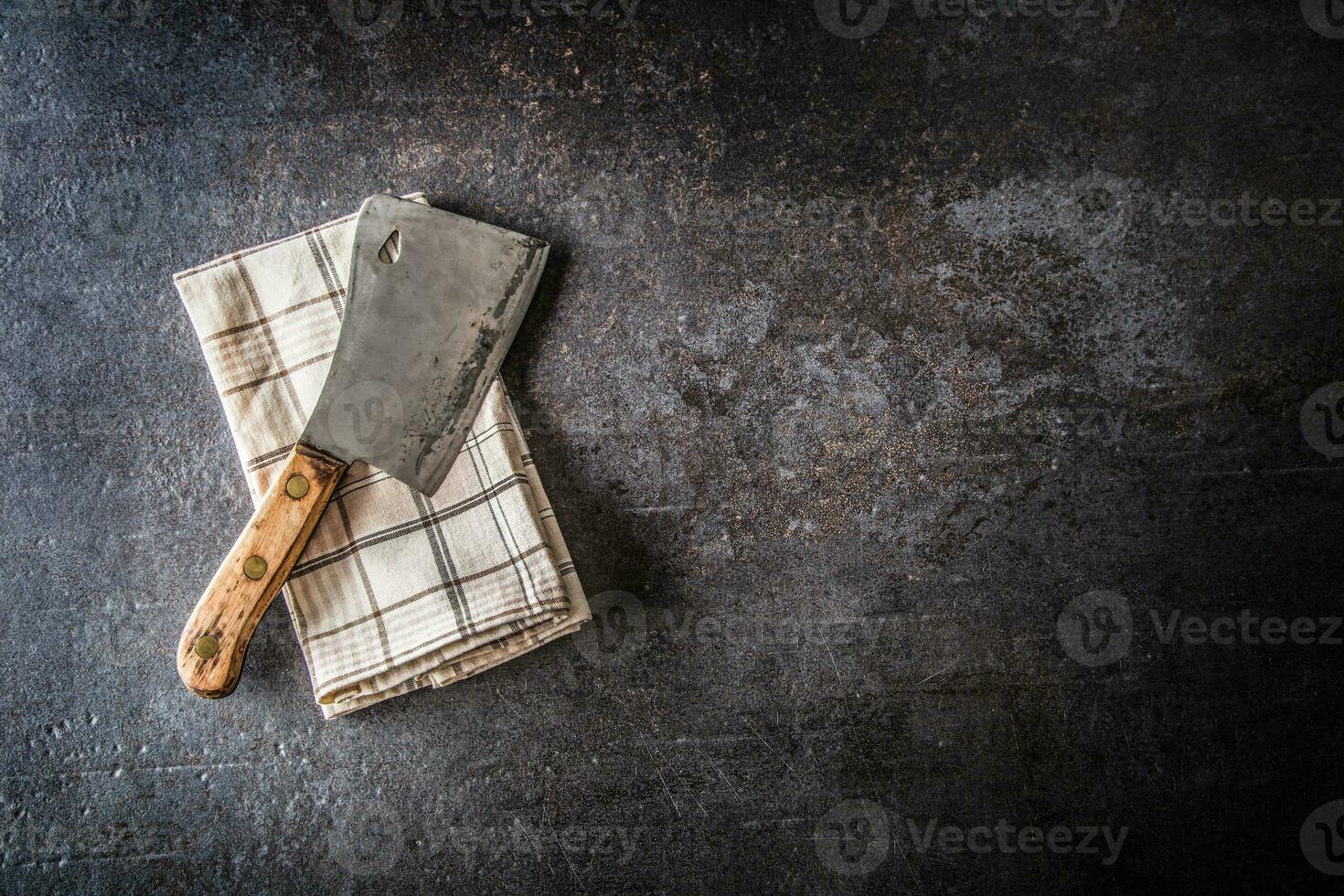 velho carne açougueiro em Sombrio concreto borda foto