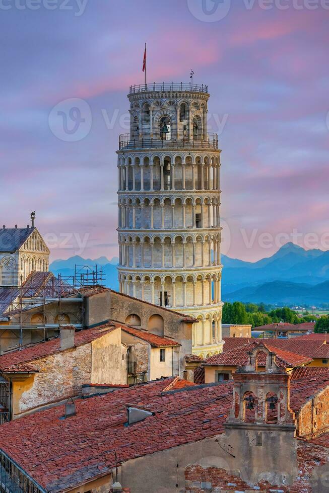 a famoso inclinado torre dentro pisa, Itália foto