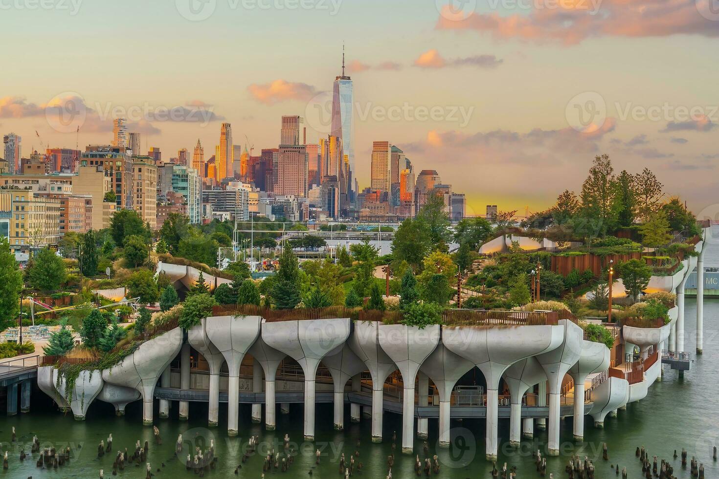 paisagem urbana do centro da cidade Manhattan Horizonte com a pequeno ilha público parque dentro Novo Iorque cidade às nascer do sol foto