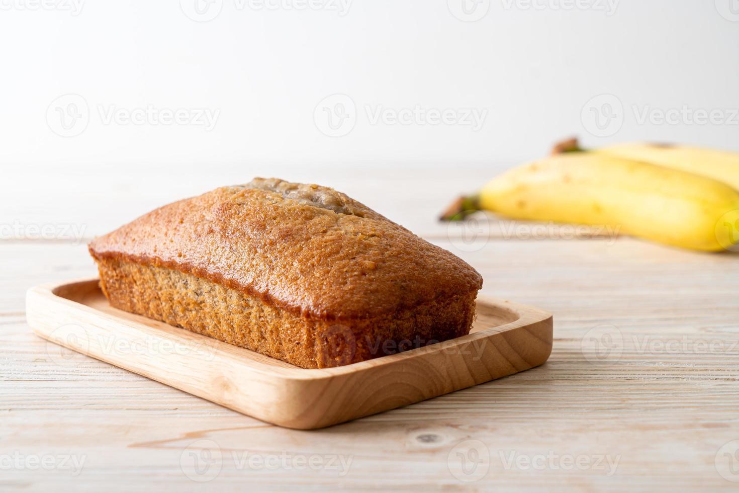 pão de banana caseiro fatiado foto