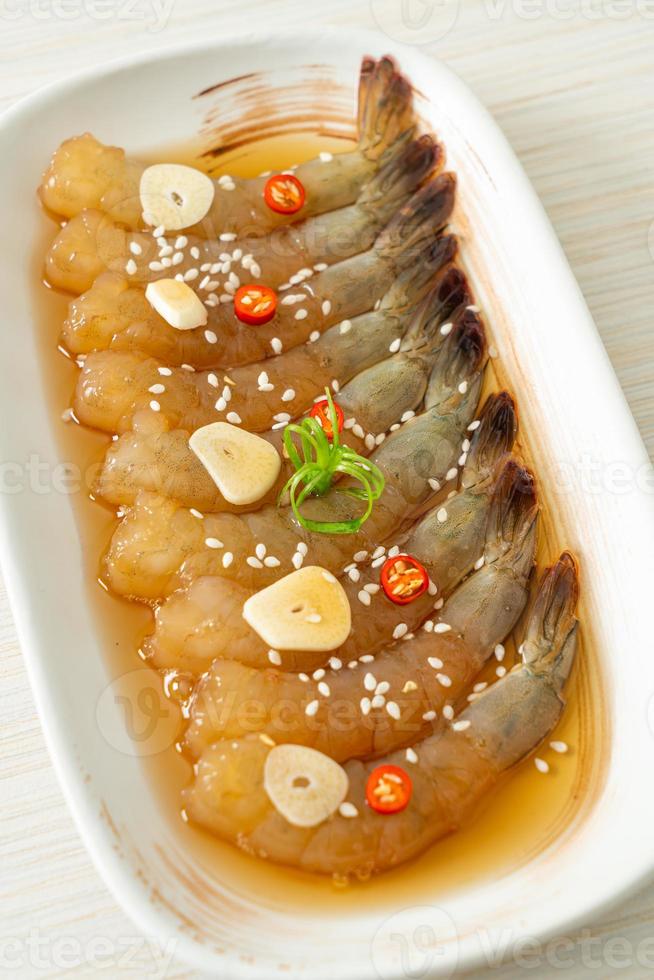 camarão em conserva ao estilo coreano ou camarão em conserva ao molho de soja coreano foto