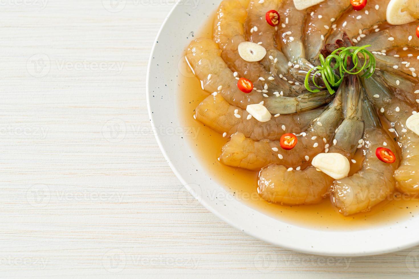 camarão em conserva ao estilo coreano ou camarão em conserva ao molho de soja coreano foto